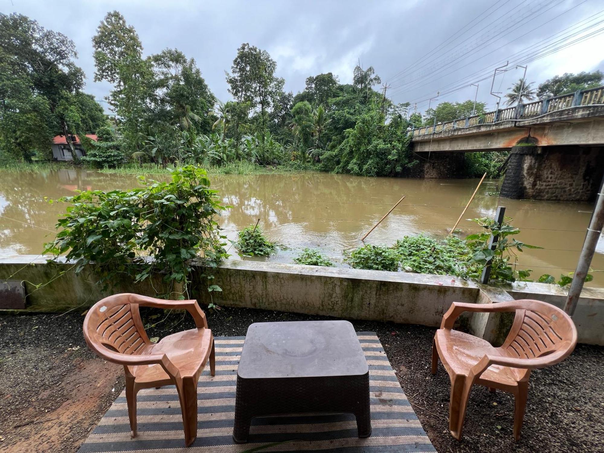 Apartment Alappattu Meadows